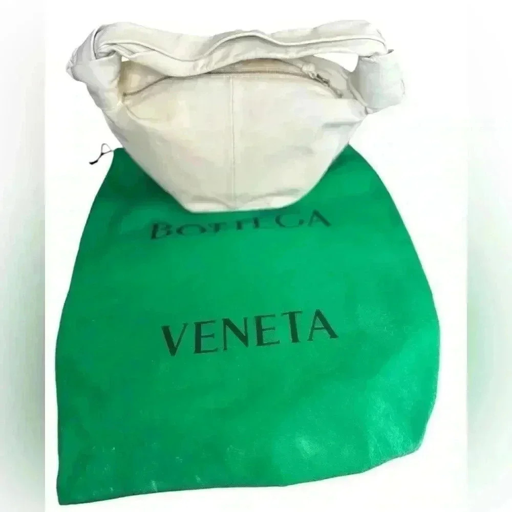 Bottega Benetta Double Knot Leather Handbag .